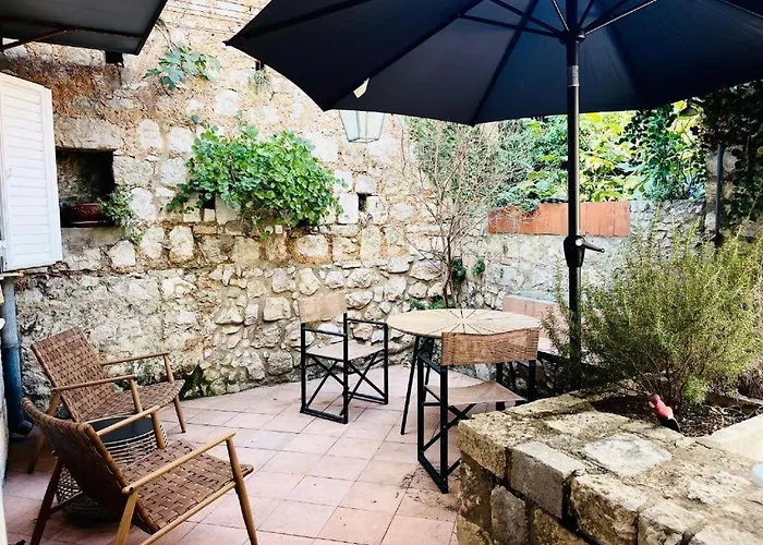 Hidden Gem Old Town Apartments By Irundo