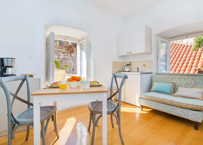 Hidden Gem Old Town Apartments By Irundo